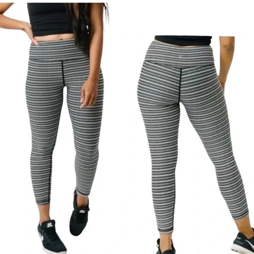Zyia | Aztec Adrenaline Black White Striped Workout
Leggings Size Medium 8-10